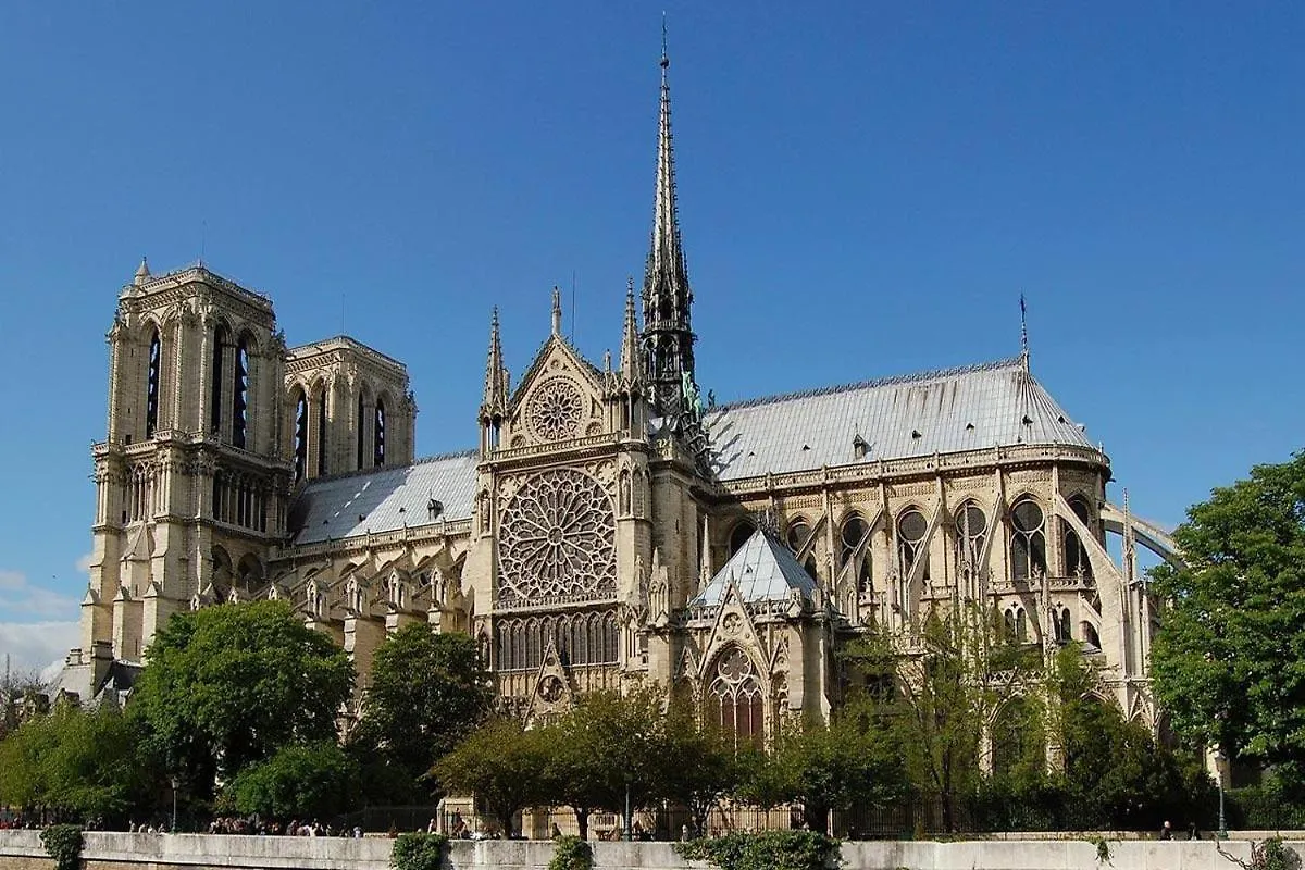 Moderne Artistique Sur Les Toits De Vue Sur Notre-dame Et La Seine Apartment