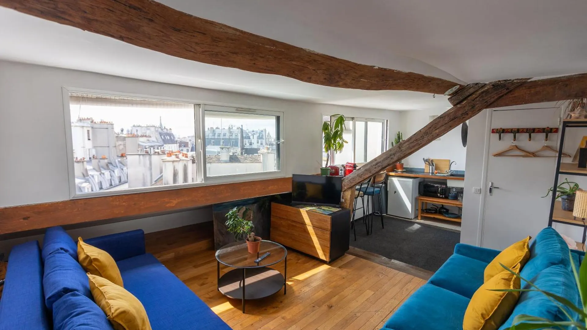 Moderne Artistique Sur Les Toits De Vue Sur Notre-dame Et La Seine Apartment