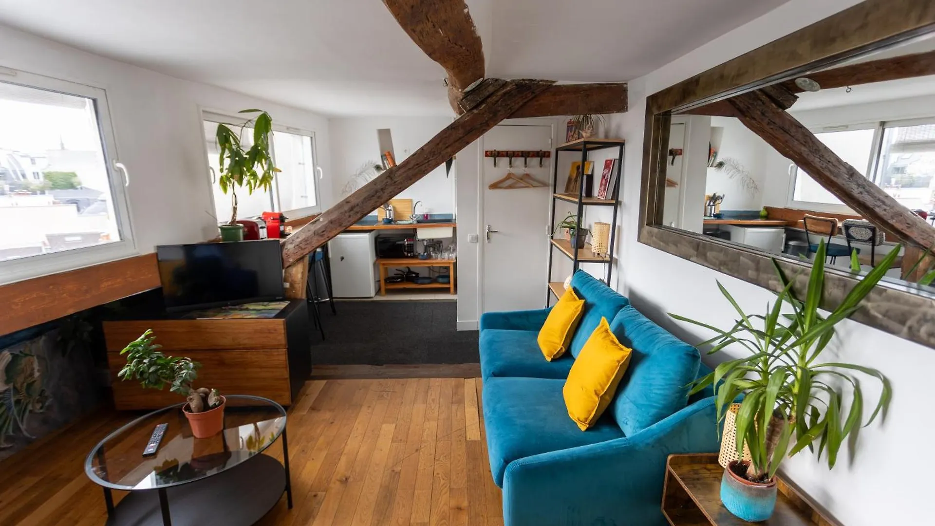 Moderne Artistique Sur Les Toits De Vue Sur Notre-dame Et La Seine Apartment
