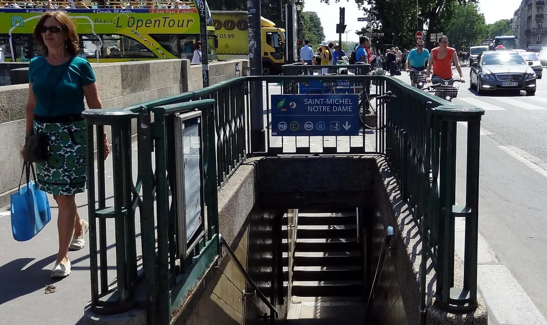Moderne Artistique Sur Les Toits De Vue Sur Notre-dame Et La Seine